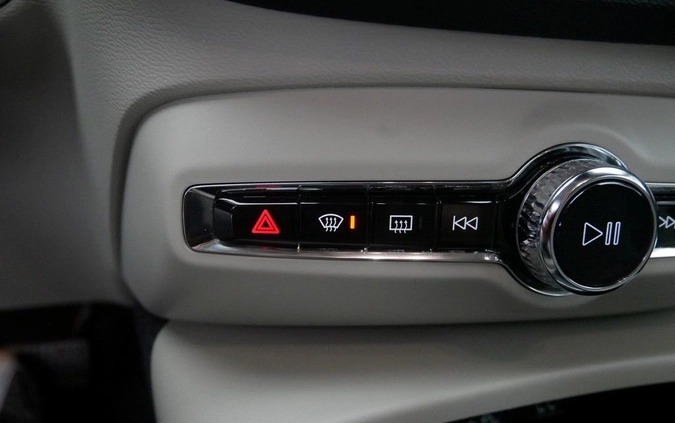 Volvo XC 40 cena 117899 przebieg: 59998, rok produkcji 2020 z Warszawa małe 211